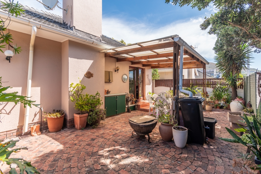 5 Bedroom Property for Sale in Fish Hoek Western Cape